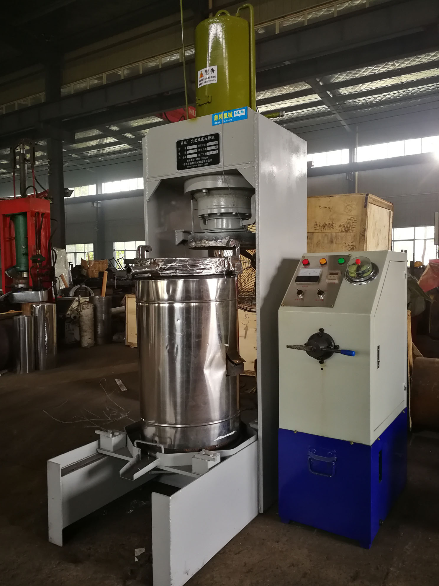 不銹鋼超高壓立式液壓壓榨機，果汁壓榨機，果渣壓榨機，藥材壓榨，油渣處理，白土壓榨